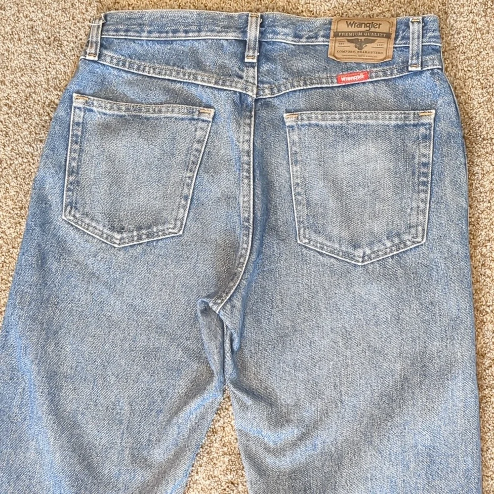 Men's Wrangler distressed regular fit blue jeans size 32X32 - Picture 10 of 12